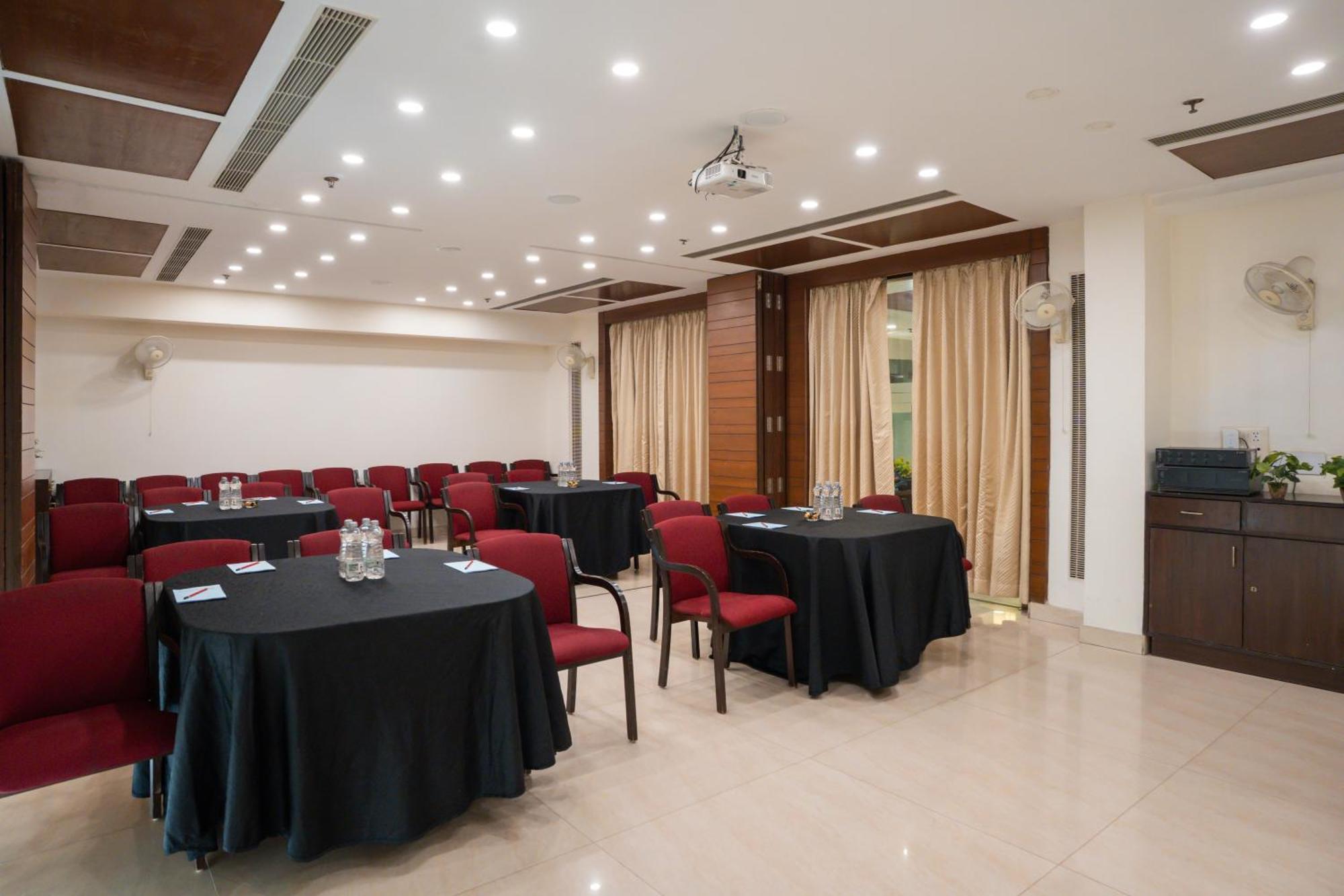 Ahuja Residency Cyber City II Γκουργκάον Εξωτερικό φωτογραφία